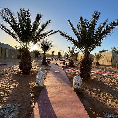 ホテル Sahara Luxury Camp Vip メルズーガ エクステリア 写真